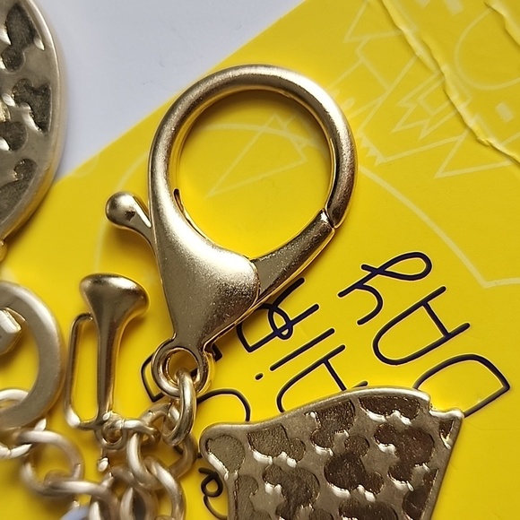 Disney Flair White Rabbit Keychain Bag Charm – Alice in Wonderland NWT - Picture 7 of 8